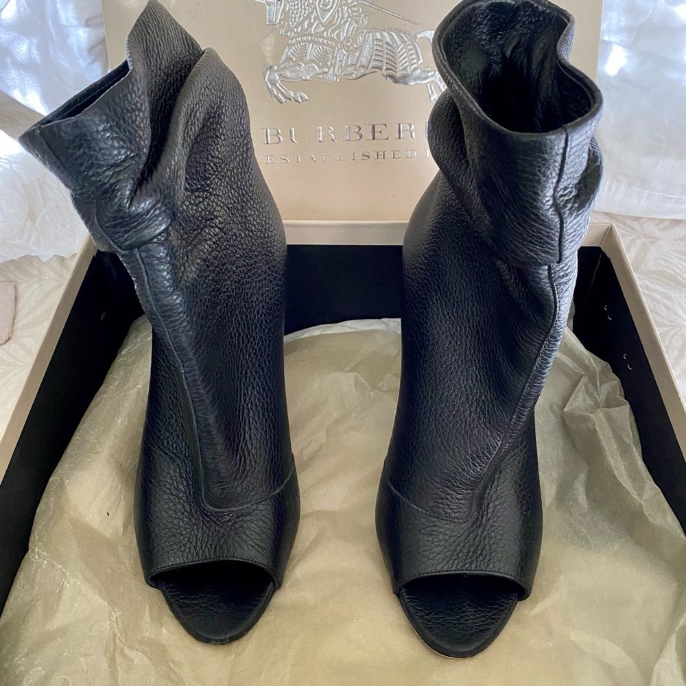 Burberry open toe ankle boots size 37.5